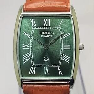 Vintage Style Seiko Quartz Mens Silver Watch & Green accents W/ Leather Strap